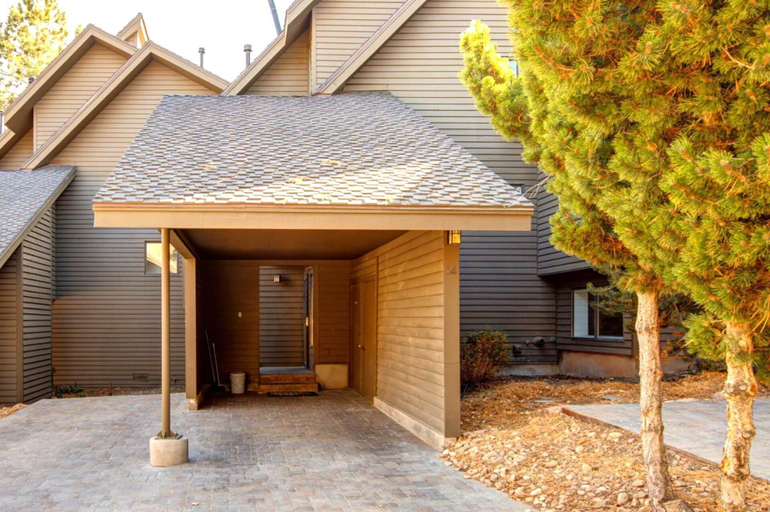 Exterior & Views 13
