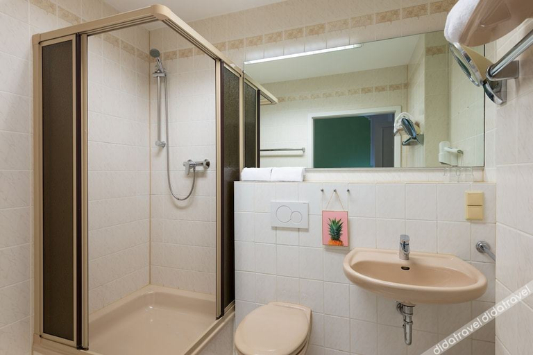 Bathroom, W22 Hotel am Kurfürstendamm, Berlin