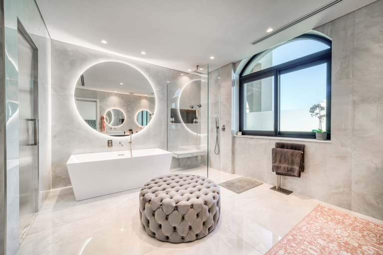 Room 2, Modern 3BR Palm Penthouse w Private Plunge Pool, Dubai