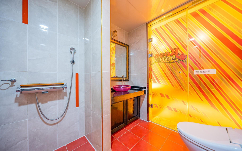 Bathroom 5, Gyeongju Rose Hotel Hwangni Dan-gil Branch, Gyeongju