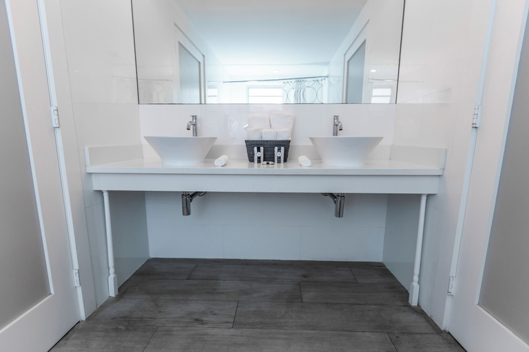 Bathroom 4, Seaside All Suites Hotel, Miami-Dade