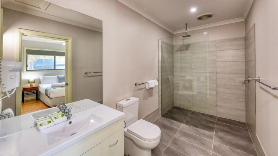 Bathroom 4, Tasman Holiday Parks - Moama on the Murray, Murray