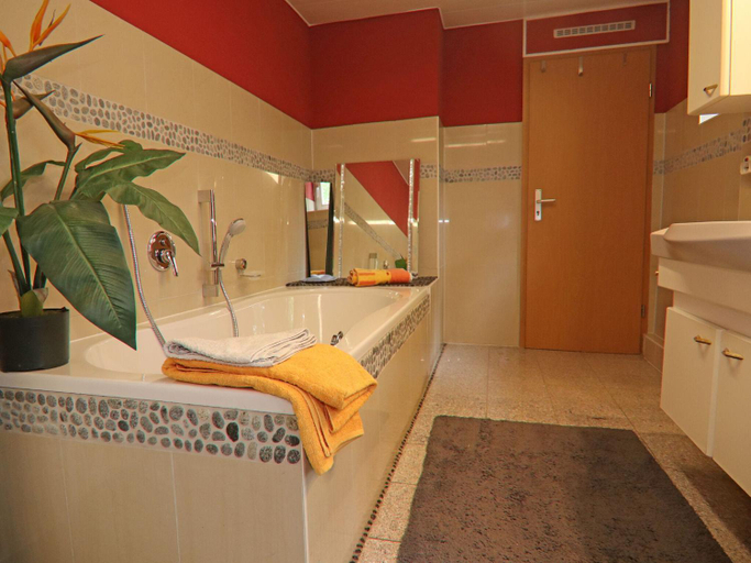 Bathroom 2, Alt Krassow Lakeside Retreat, Rostock