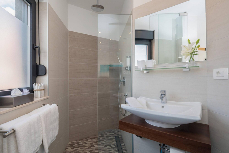 Room 5, Villa Salt - 8 2 Heated Pool Trogir Near Beach, Trogir