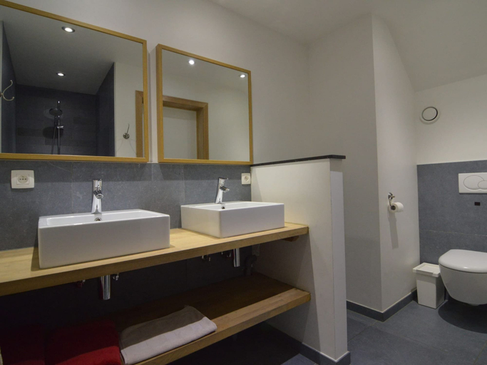 Bathroom 2, Scenic Cottage in Rahier, Liège