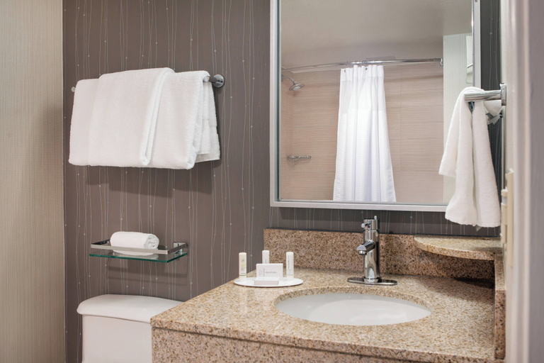 Bathroom 4, Courtyard by Marriott Richmond/Berkeley, Contra Costa