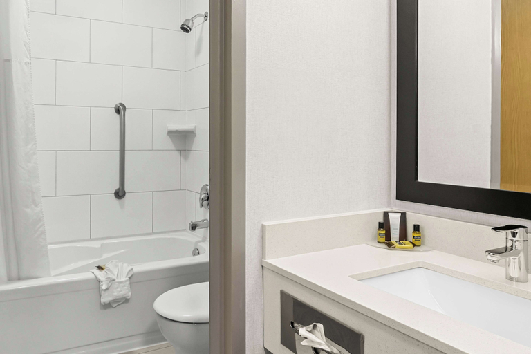 Bathroom 4, Best Western Plus Langley Inn, Greater Vancouver
