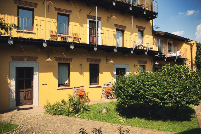 Others 5, Robin's Nest, Novara