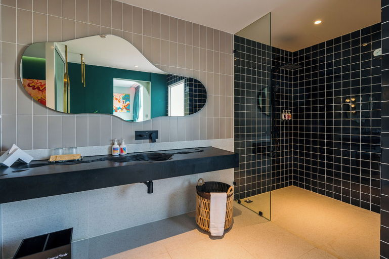 Bathroom 4