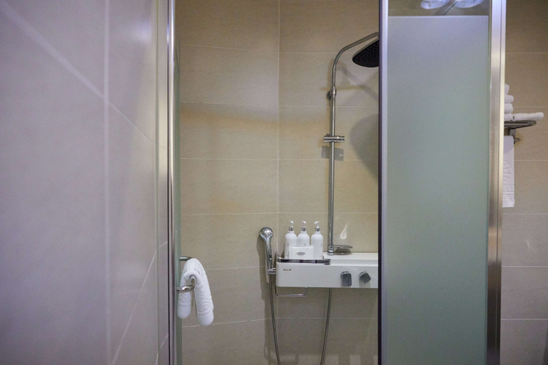 Bathroom 7