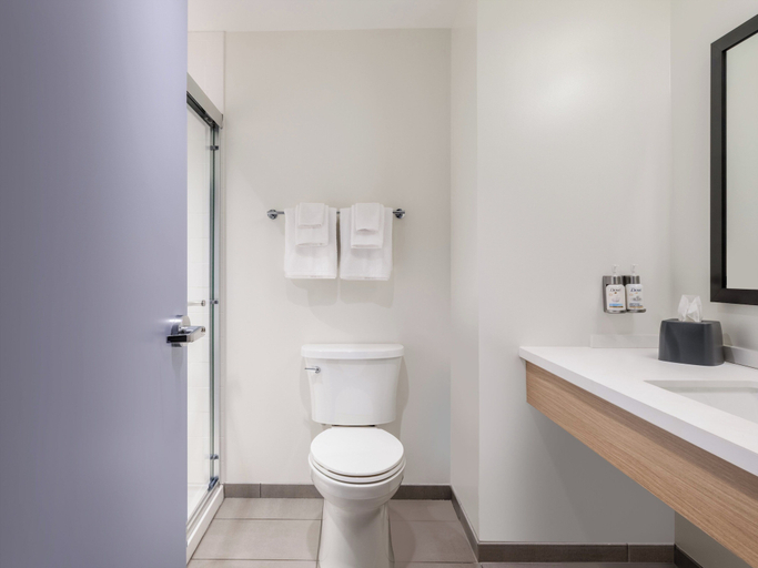 Bathroom 4, Garner Hotel GILLETTE SOUTH by IHG, Campbell