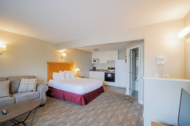 Bedroom 2, Scott's Inn and Suites, Thompson-Nicola