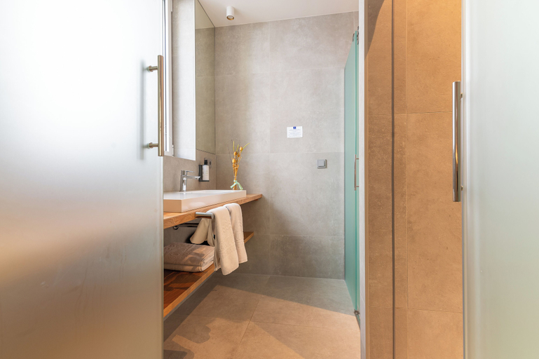 Bathroom 4, Sercotel El Balcón de la Bahía, Cantabria