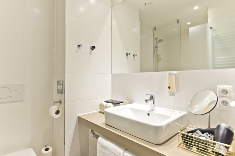 Bathroom 5, Maison Schiller, München
