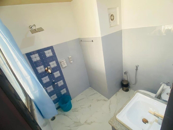 Bathroom 4, Hotel The White Castle, Kargil