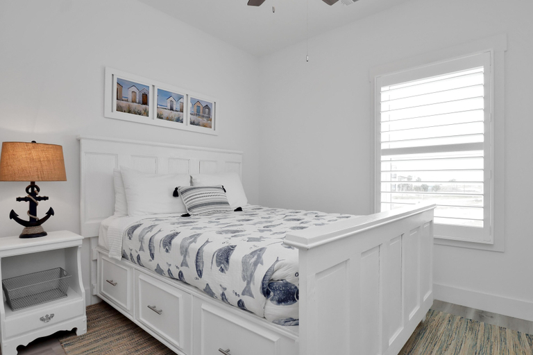 Bedroom 1, Waterside Retreat, Bay