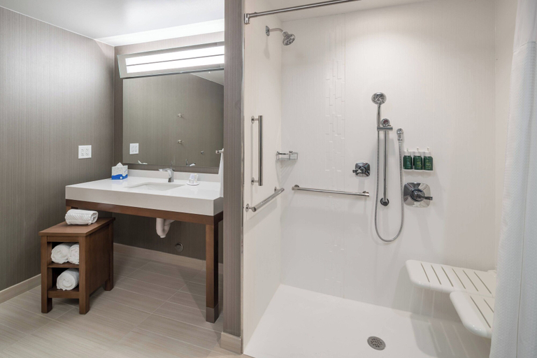 Bathroom 4, Courtyard by Marriott Hilton Head Island, Beaufort