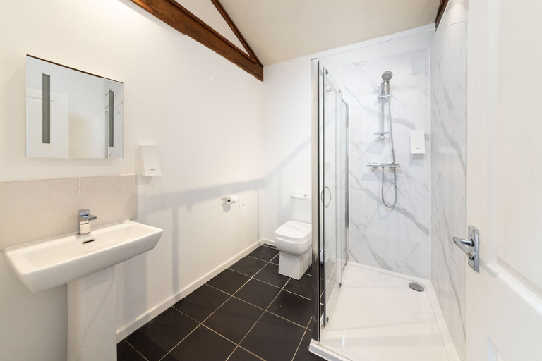 Bathroom 4, City Centre Guest House - Gloucester Park, Gloucestershire