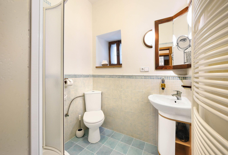 Bathroom 3, Castle View Apartments, Český Krumlov