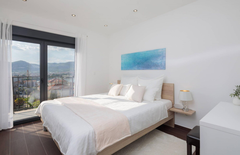 Room 4, Villa Salt - 8 2 Heated Pool Trogir Near Beach, Trogir