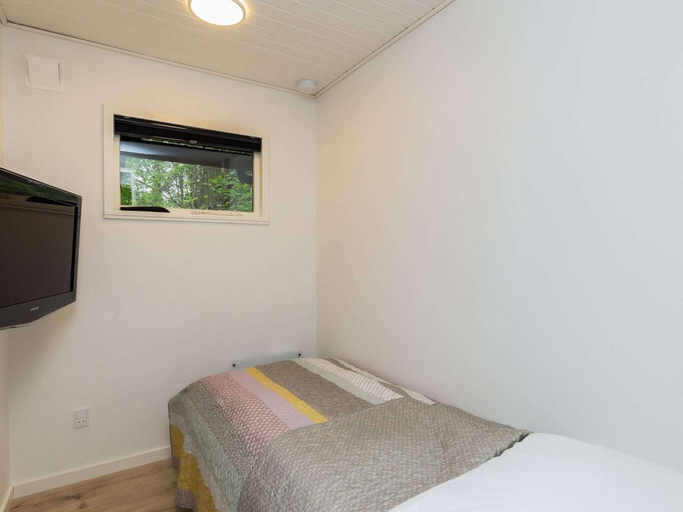 Bedroom 4, 4 Person Holiday Home in Blavand, Varde