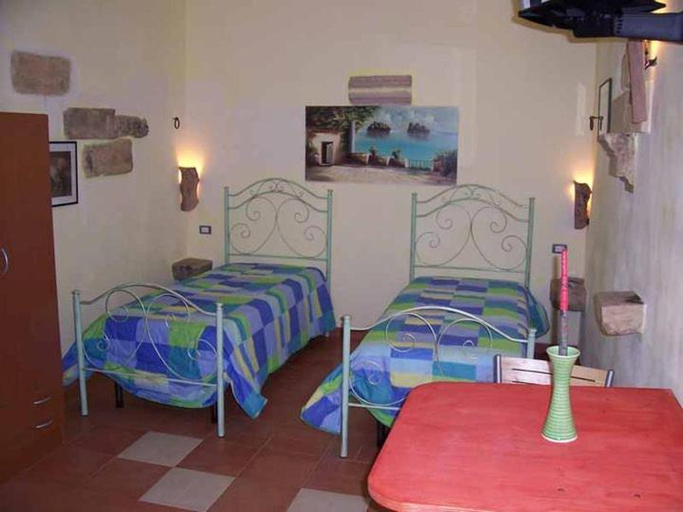 Others 5, Le Camporelle In Campagna, Lecce