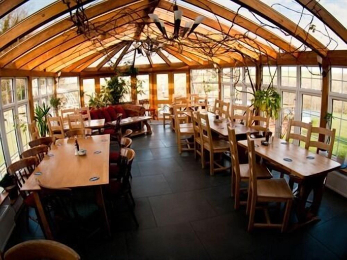 Food & Drinks 5, The Crooked Inn, Cornwall