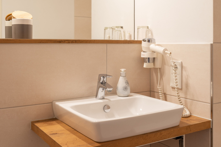 Bathroom 3, Hotel Frechener Hof, Rhein-Erft-Kreis