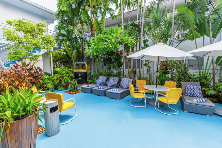 Food & Drinks, Seaside All Suites Hotel, Miami-Dade