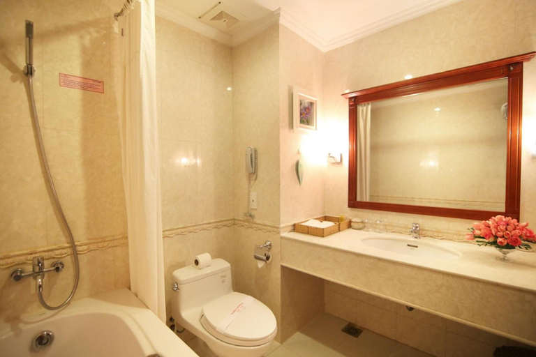 Bathroom 5, Saigon Kim Lien Hotel Vinh, Vinh