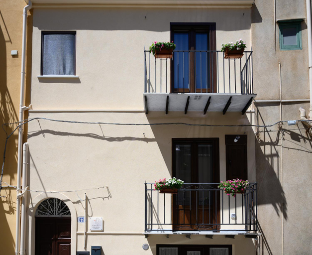 Others 3, A casa duci, Palermo