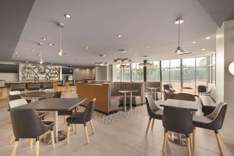 Food & Drinks 5, Radisson Hotel Atlanta Airport, Fulton