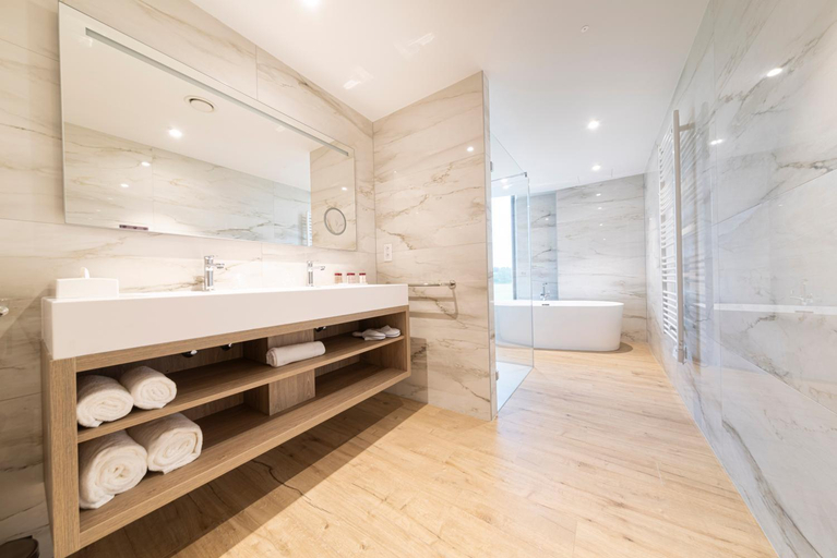 Bathroom 4, Hotel du Bois d'Arlon, Luxembourg
