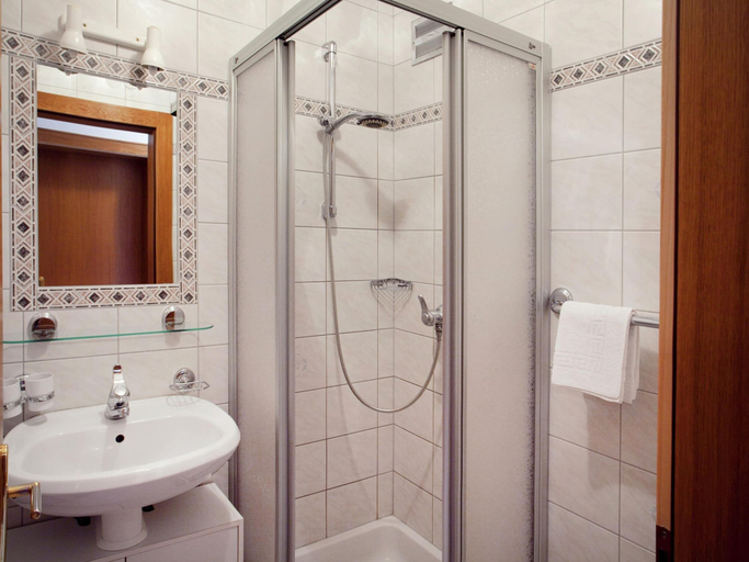 Bathroom, Apartment in Otztal near Ski Slopes, Imst