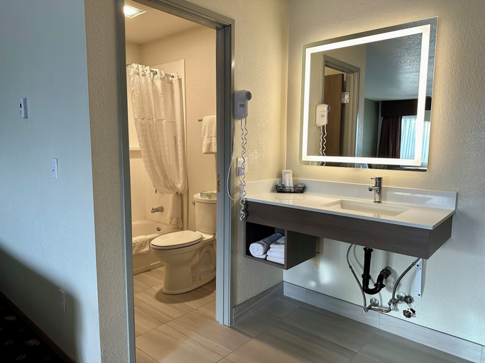 Bathroom 4, Best Western King Salmon Inn, Kenai Peninsula