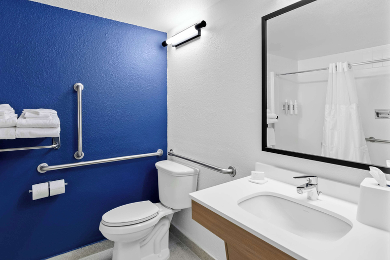 Bathroom 4, Spark by Hilton Daleville Roanoke North, Botetourt