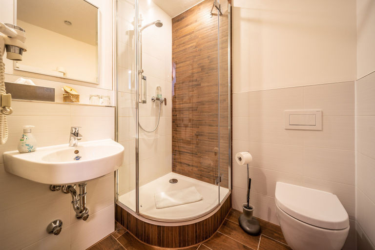 Bathroom 4, Hotel Frechener Hof, Rhein-Erft-Kreis
