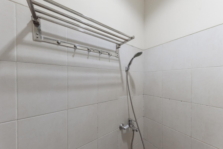 Bathroom 18
