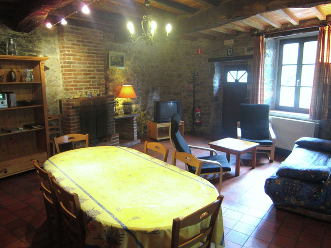 Others 5, Riverside Retreat Viroinval, Namur
