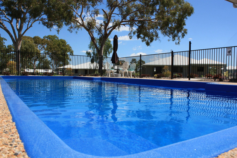 Sport & Beauty 2, Casa Nostra Motel, Rockhampton