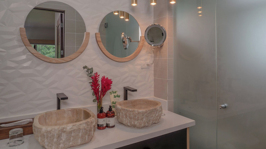 Bathroom 5, El Silencio Lodge and Spa, Valverde Vega