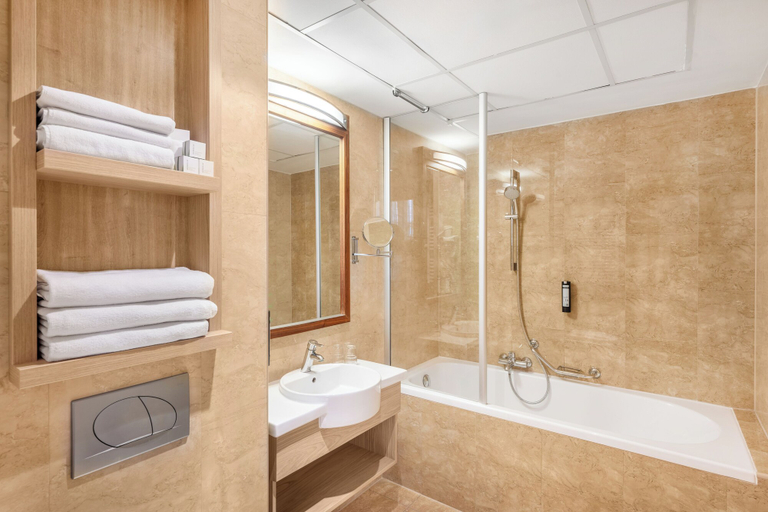 Bathroom 5, Hotel Bristol Budapest, Budapesti