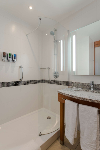 Bathroom 4, Hampton by Hilton Amsterdam Airport Schiphol, Haarlemmermeer