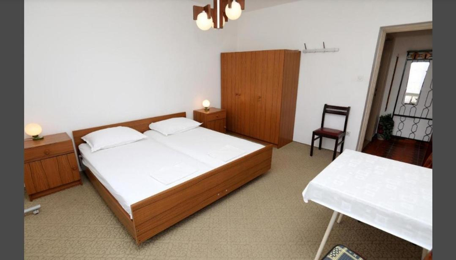 Bedroom 3, Vila Turk, Okrug