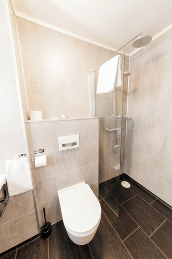 Bathroom 4, Myre Kysthotell, Øksnes