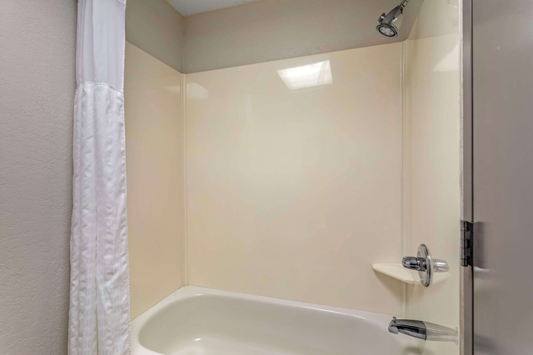 Bathroom 4, Comfort Inn & Suites Corbin North, Laurel
