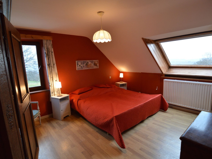 Bedroom 2, Hillside Retreat With Pond, Liège