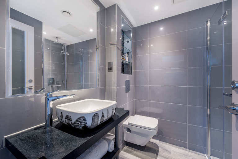 Bathroom 5, Mercure London Hyde Park Hotel, London