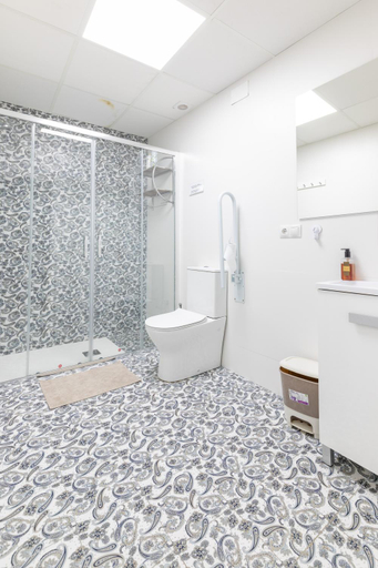 Bathroom 3, Aparthotel Mediterraneo by NeoHotels-Centro 8 min by Metro, Valencia