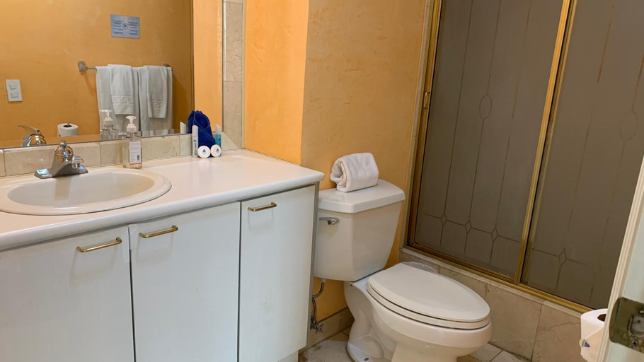 Bathroom 2, BlueZone Apartments, Quito